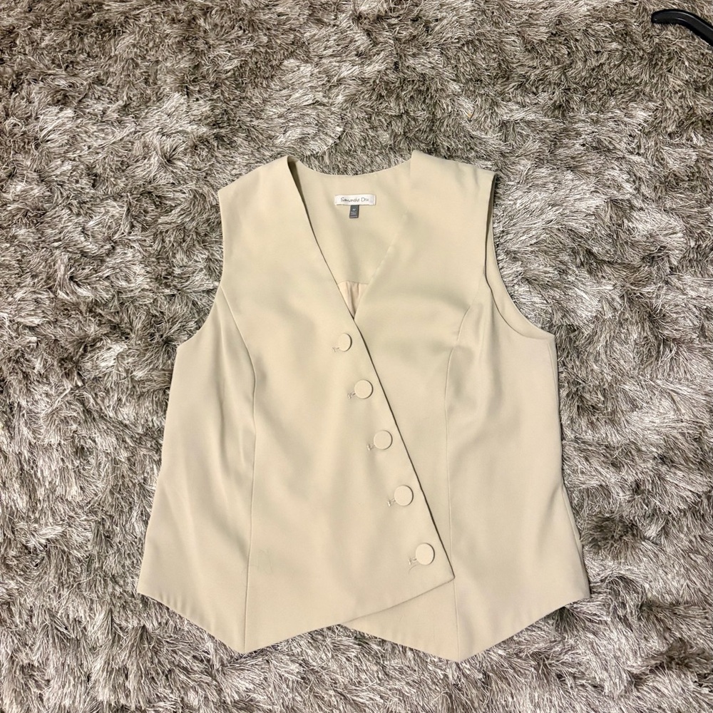 Chic Beige Button-Down Blouse - image 1